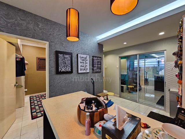 Extra Land 2 Storey Fully Renovated Putra Impiana Puchong End Lot 3