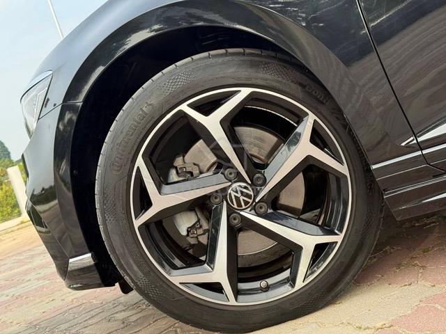 2022 Volkswagen PASSAT 2.0 R-LINE (A) - 4