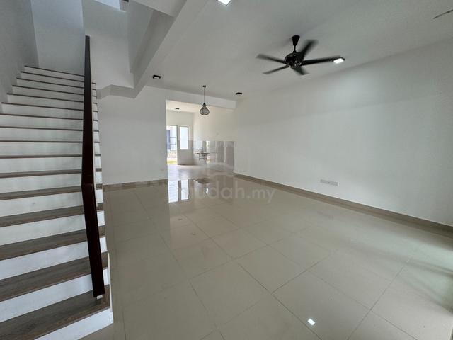 [NON BUMI UNIT] Double storey terrace Type Embun Bdr Ainsdale Seremban 1