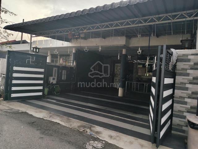 Single Storey Bandar Putera Klang renovated with kitchen cabinet 1
