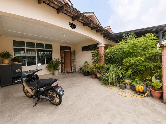 Taman Pulai Indah Freehold 4 Bedroom Renovated Kitchen 1