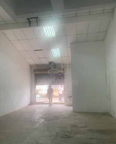 Puchong perdana , ground floor shop , facing main road 1