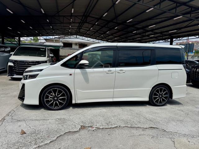 2021 Toyota VOXY 2.0 ZS GR Sport Ready stock - 2