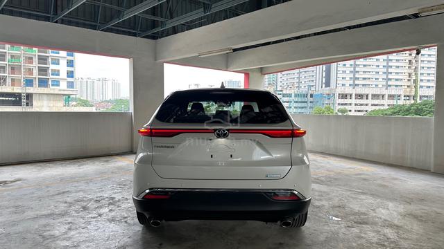 $138k 2022 Toyota HARRIER 2.0 G Black interior - 4