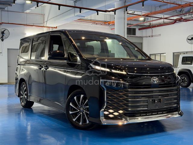 2023 Toyota VOXY 2.0 S-Z HUD P/Boot Free Warranty - 2