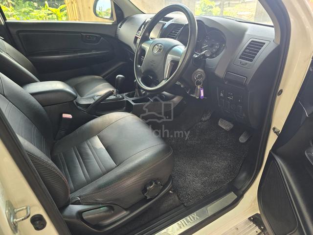 2015 Toyota HILUX 2.5 G TRD (A) F/Serivce Toyota - 4