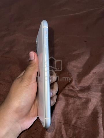 IPHONE 11 for sale - photo 2 of 6