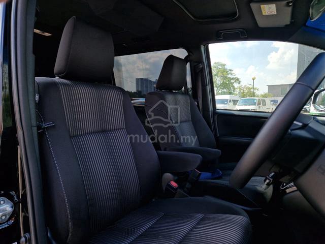 2019 Toyota VOXY 2.0 KIRAMEKI II SUNROOF FULLON - 4