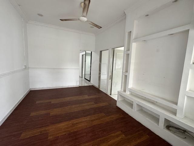 Taman kepong , kepong baru , corner unit 1