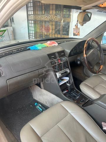 1995 Mercedes Benz 220E 2.2 (A) - 3