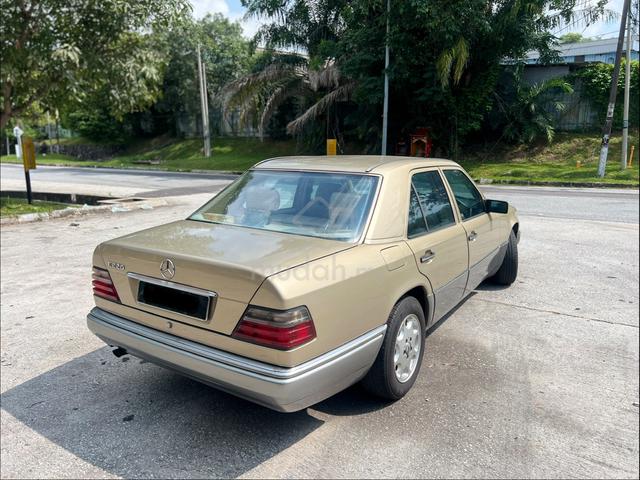 1994 Mercedes Benz W124 E220A (CKD) - 2
