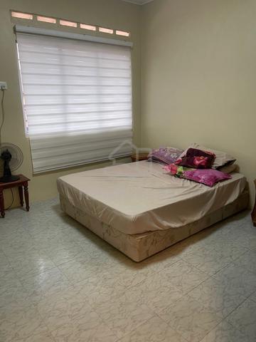 Corner Single Storey House at Batu Berendam for rent 1