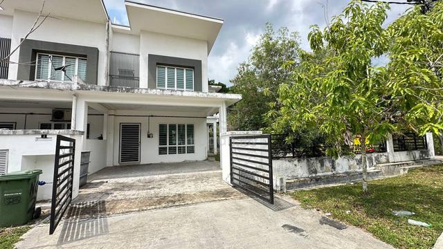CHEAPEST CORNER LOT Double Storey Terrace Taman Pelangi Semenyih 2 1