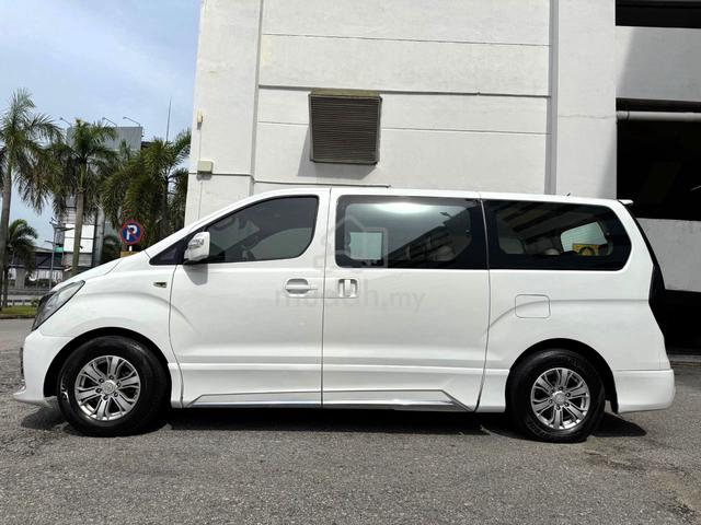 2017 Hyundai GRAND STAREX 2.5 ROYALE LEATHER RCAM - 2