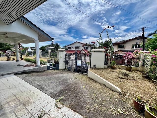 HUGE LAND🔥Corner Lot Double Storey Bungalow Taman Ampang Jaya 1