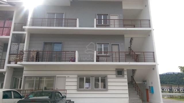 End Lot Townhouse Suci Bandar Ainsdale 1