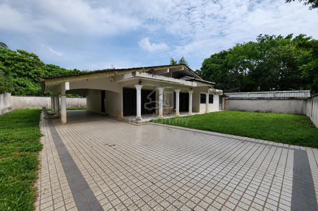 Spacious Bungalow on 6,283sf Land @ Lembah Permai, Tanjung Bungah 1