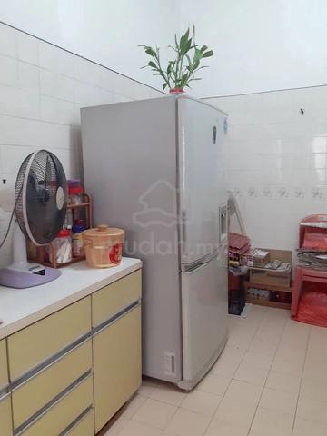 Middle Room in SS26 Taman Mayang Near LRT KELANA JAYA!!! 1