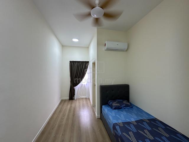 Monet Lily Springtime, Sunsuria City, Kota Warisan 5