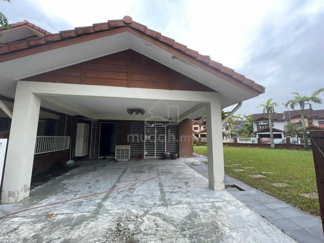 Cahaya Alam,2-storey corner lot with spacious land area & guarded. 1