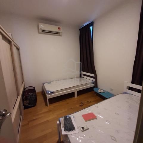 Middle room kl gateway residence lrt universiti malaya mid valley 1