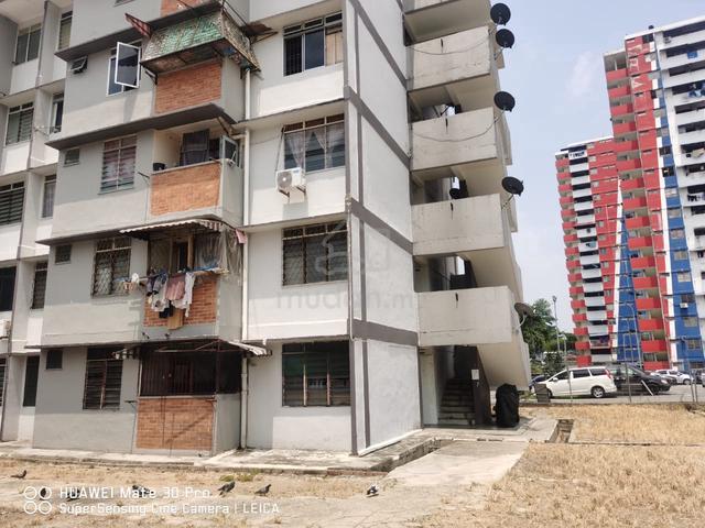 Rumah Pangsa Larkin ( Flat Larkin ) 1