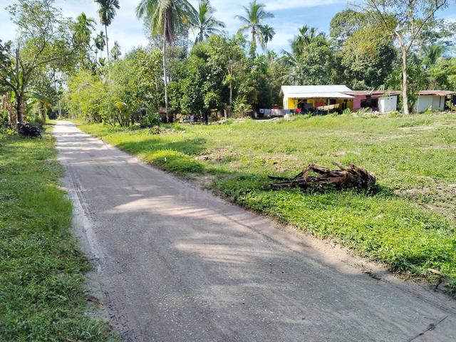 Tapak rumah Kg Bakong Parit panjang Geran 1nama 300 meter direct owner 3