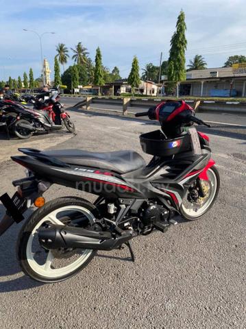 yamaha v8 motorcycle