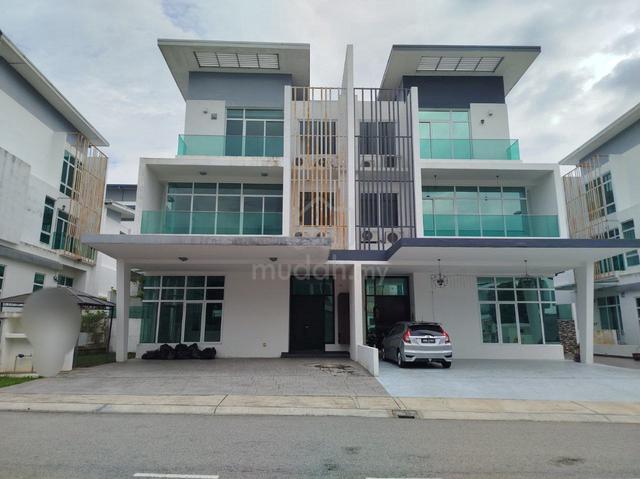 WTS  3 Storey Semi D Clover Garden Residence, Cyber Garden, Cyberjaya 1
