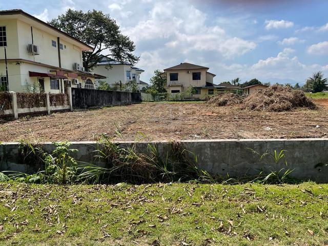 Big Flat Land For A Bungalow in Peaceful Environment, Assam Kumbang 1