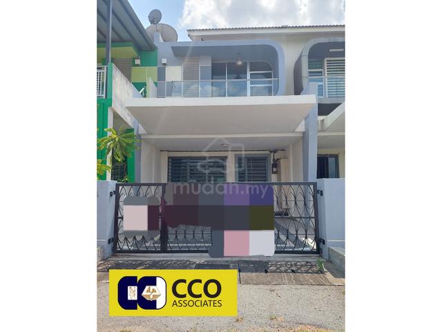 Well Maintained 2.5 Storey Terrace House at Savana Residency, Tasek 1