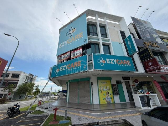 CORNER LOT 3 Storey Shop Lot Jalan Seri Putra, Bandar Seri Putra, Kaja 1