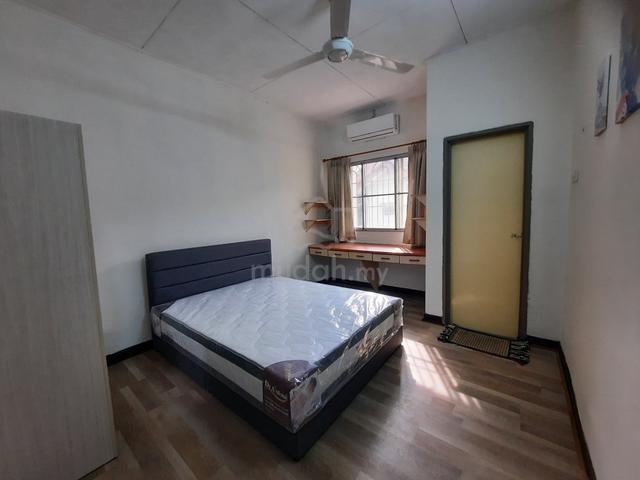 Fully Furnished Kota Kemuning Room for Rent! Near Shops and Bus-Stop! 1
