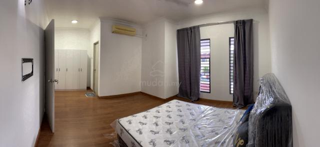 Fully Furnished Masterbed Room with Aircond 4