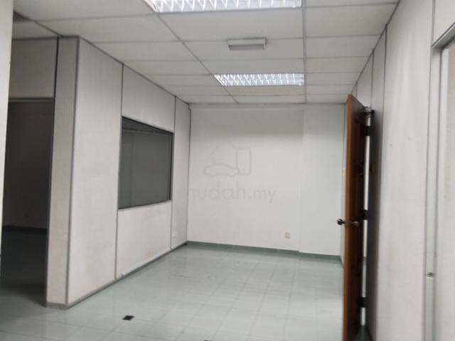 Diamond Square 979sqft 4 lifts tiles flooring partition room Aircon 1