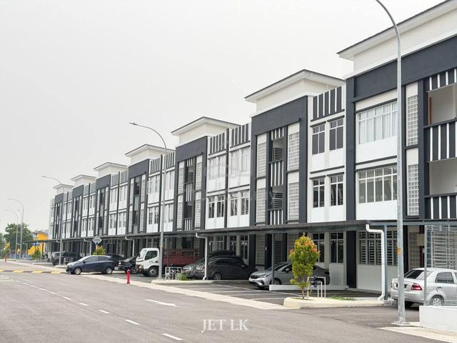 Brand New Ground Floor Topaz Townhouse Bandar Putera 2 Jalan Kebun 1