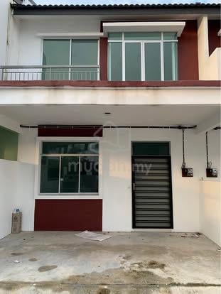 Double storey in Scientex Kundang Jaya for Rent 1