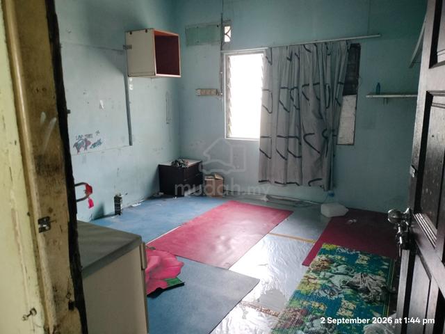 PJ sungai way landed house , rental include utility , 3 bed rooms 1
