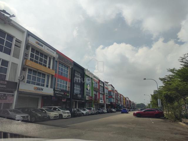 3 storey Shoplop/ Taman Mount Austin/ Mutiara emas 1