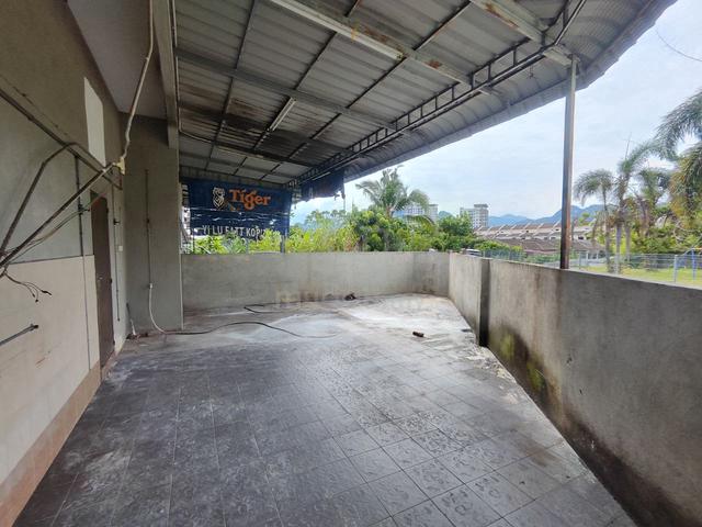 Main Road 💥 Bercham Ground Floor Shop Corner (extra land + low price) 2