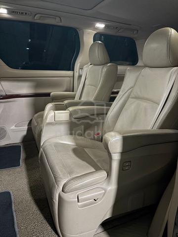 Toyota VELLFIRE 3.5 4wd (A) - 5