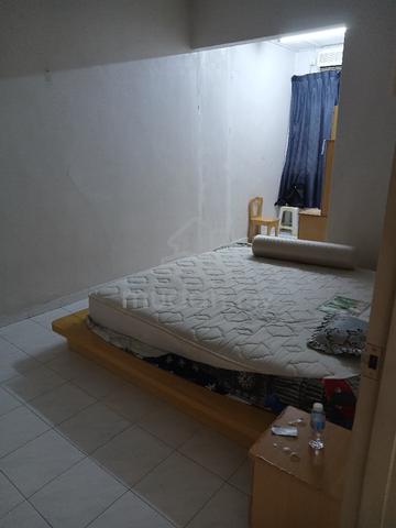 Master Room Available for rental at Kulai 1