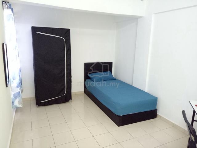 Female - Small room for rent at Makmur Apartment, Sunway 1