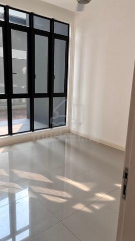 D' Pristine @ Medini 1