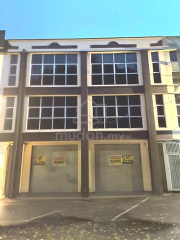 3 storey shop lot at Semabok, Melaka 1