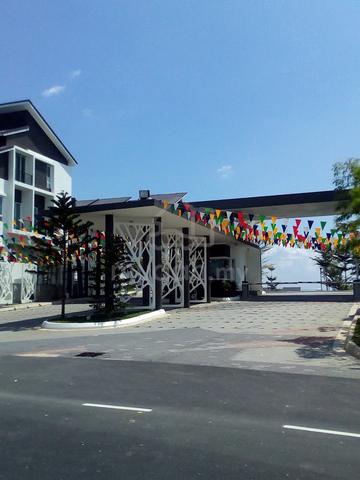 Renovated 3-Storey Terrace House @Tiara South, Semenyih  1