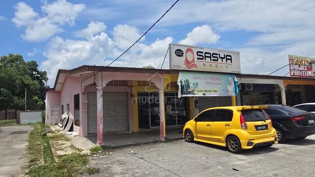 Shoplot menghadap jalan utama - Jalan Gong Badak 1