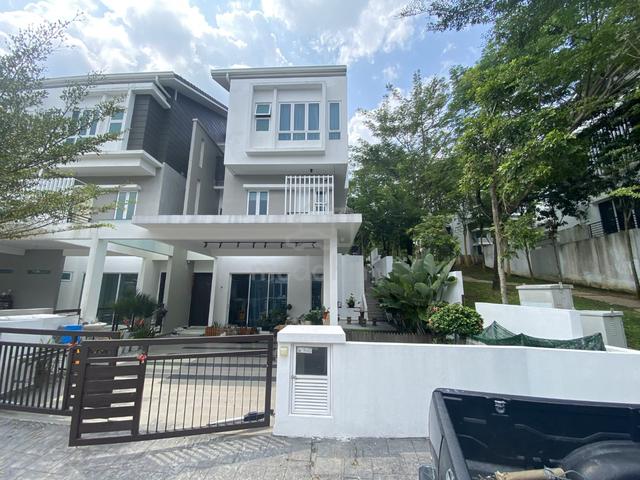 3 Storey Corner Terrace Tiara South Semenyih For Sale 1