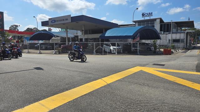 BP town Jln Rahmat 12k sf corner lot and car show room 1