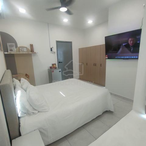 Near Bandar Puteri Puchong Master Bedroom For Rent Walking 9min to LRT 1